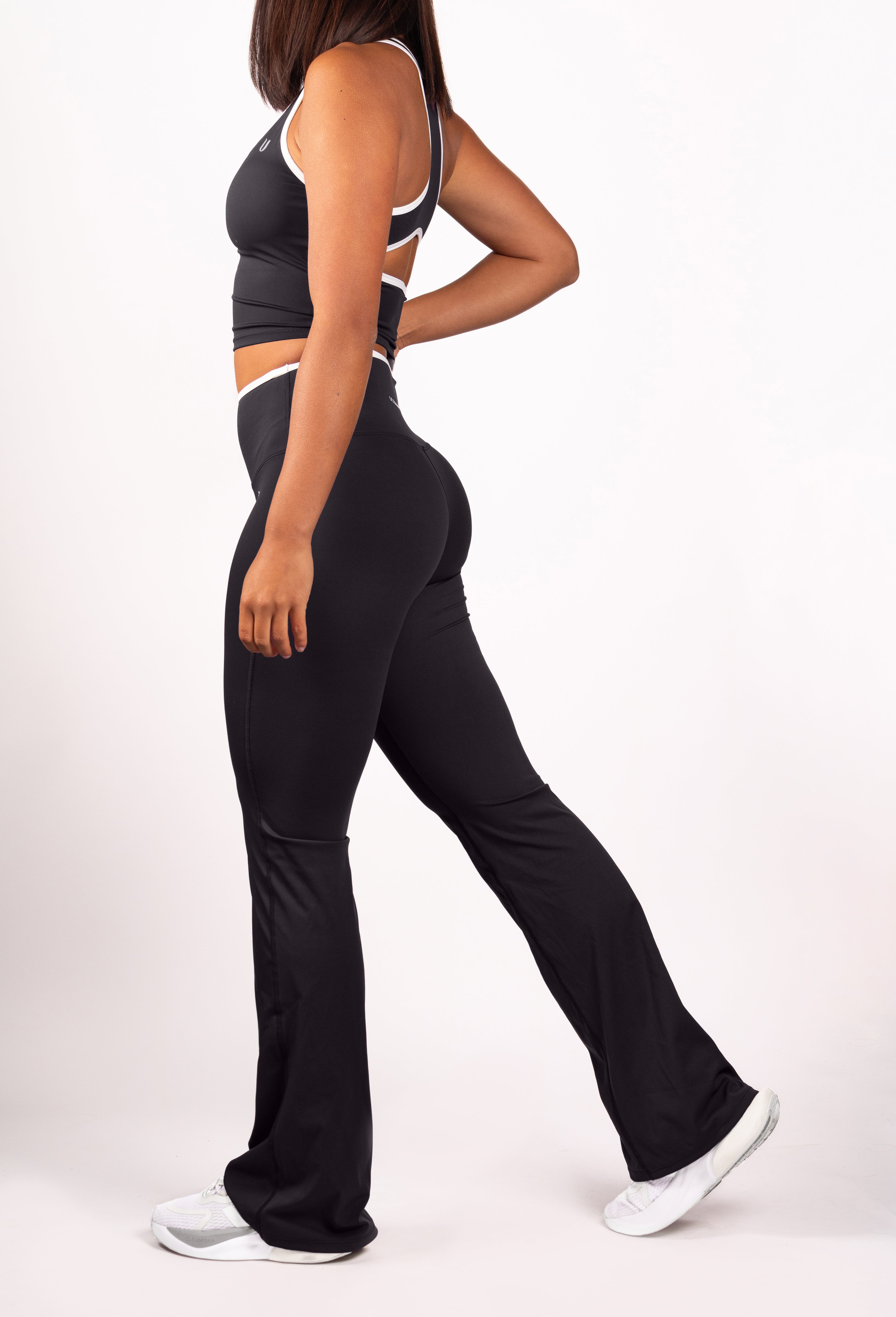 Ivy | Flare Legging – Schwarz